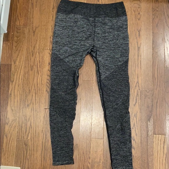 3 pairs of size 6 fabletics leggings - Picture 2 of 5
